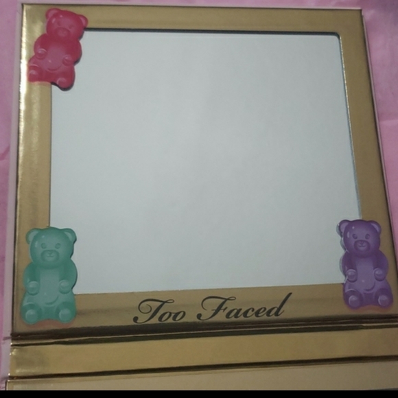 TOO FACED LIMITED EDITION YUMMY GUMMY MULTI-FINISH EYE & FACE PALETTE. - Picture 10 of 12